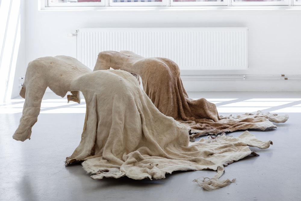 The Human, the Animal, and the Feminine. Beyond Binaries in Nandipha Mntambo’s Art